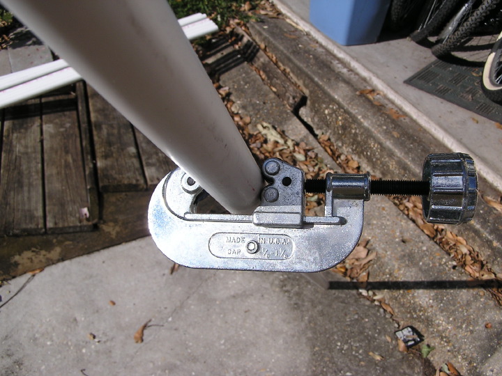 05-cuttingpipe.jpg